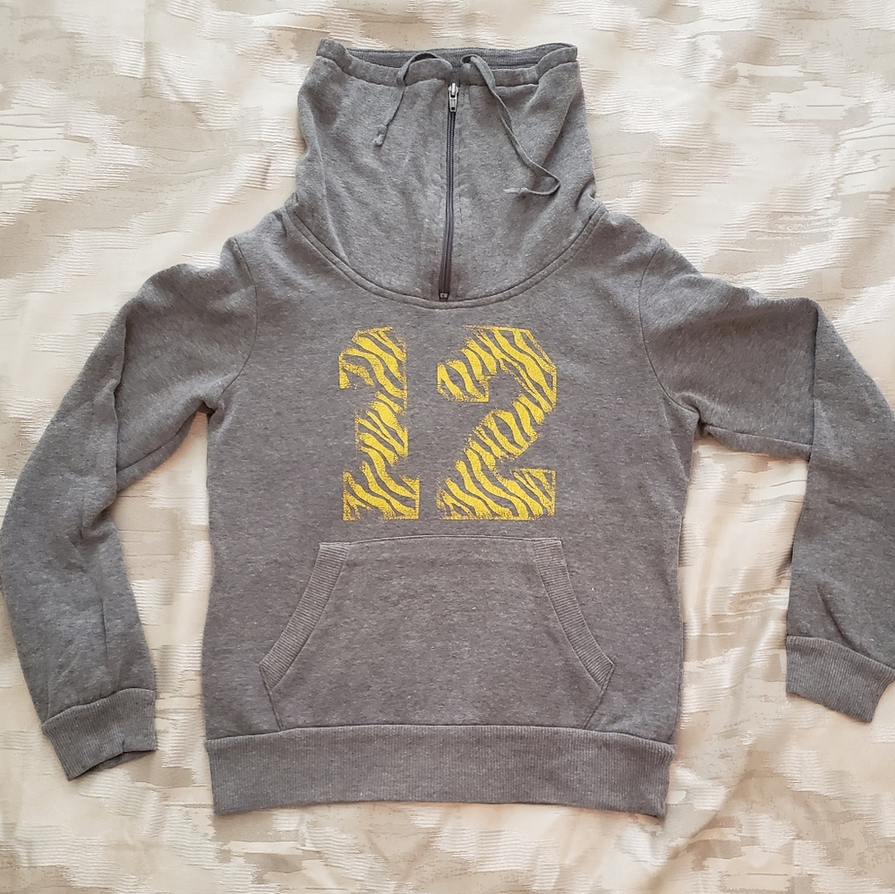 Grey sweatshirt w/ yellow zebra #12 💛🦓